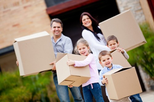 Business relocation service supporting packing, transport, and unloading at commercial premises